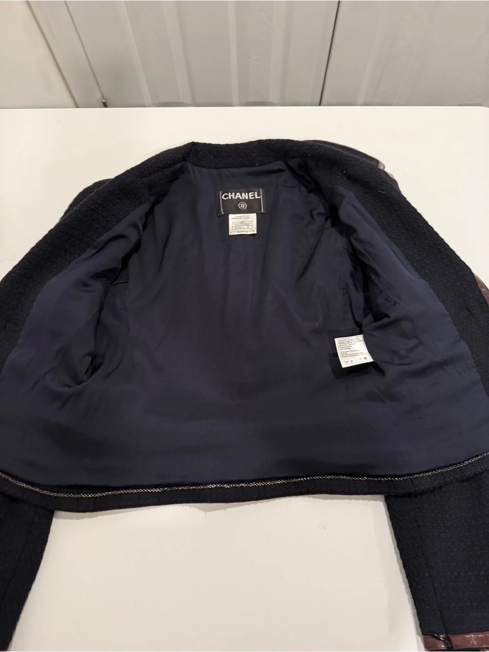 Authentic CHANEL 00A Navy Tweed Classic Cropped Jacket w Leather Trim sz38